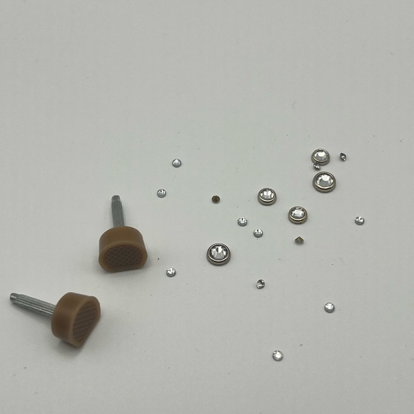 Badgley Mischka Strappy Cream Heels with Silver Accents Size 11 Women’s - Picture 14 of 14